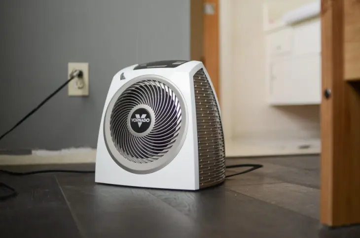 Space Heater vs Central Heat: How to Keep Your Home and Wallet Warm This Winter