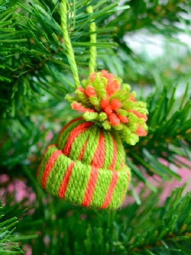 Homemade Christmas Ornaments from Yarn 