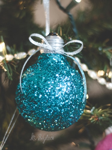 Homemade Christmas Ornaments from Light Bulbs